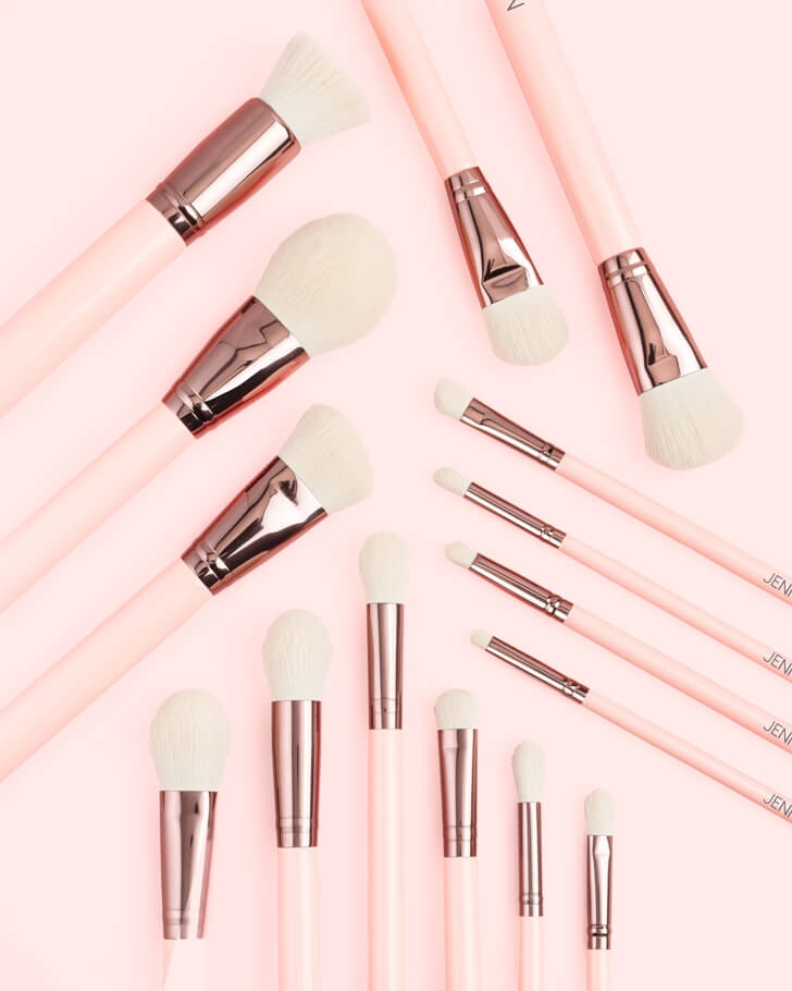 
                
                Load image into Gallery viewer, 15-Piece About Face Makeup Brush Set
                
                