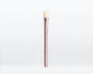 
                
                Load image into Gallery viewer, Sustainable Luxury Eyeshadow Brush L
                
                