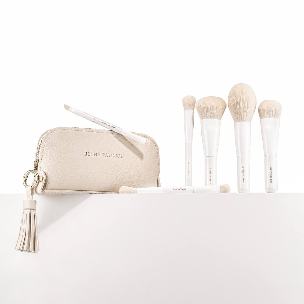 Atelier Blanc Travel Makeup Brush Set with 8 Fude-style brushes with travel case