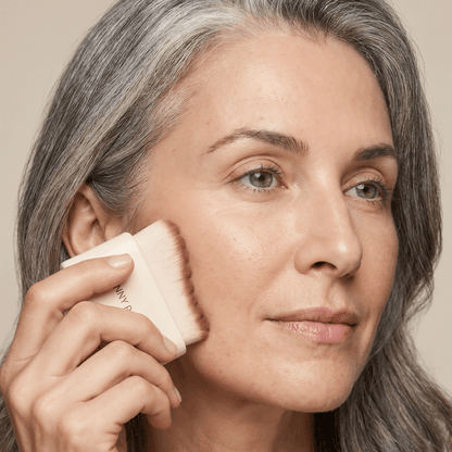 Facial Depuffing Brush for Instant Relief