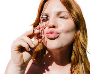 
                
                Load image into Gallery viewer, The Big Reveal Eyelash Curler for Hooded and Deep Set Eyes
                
                